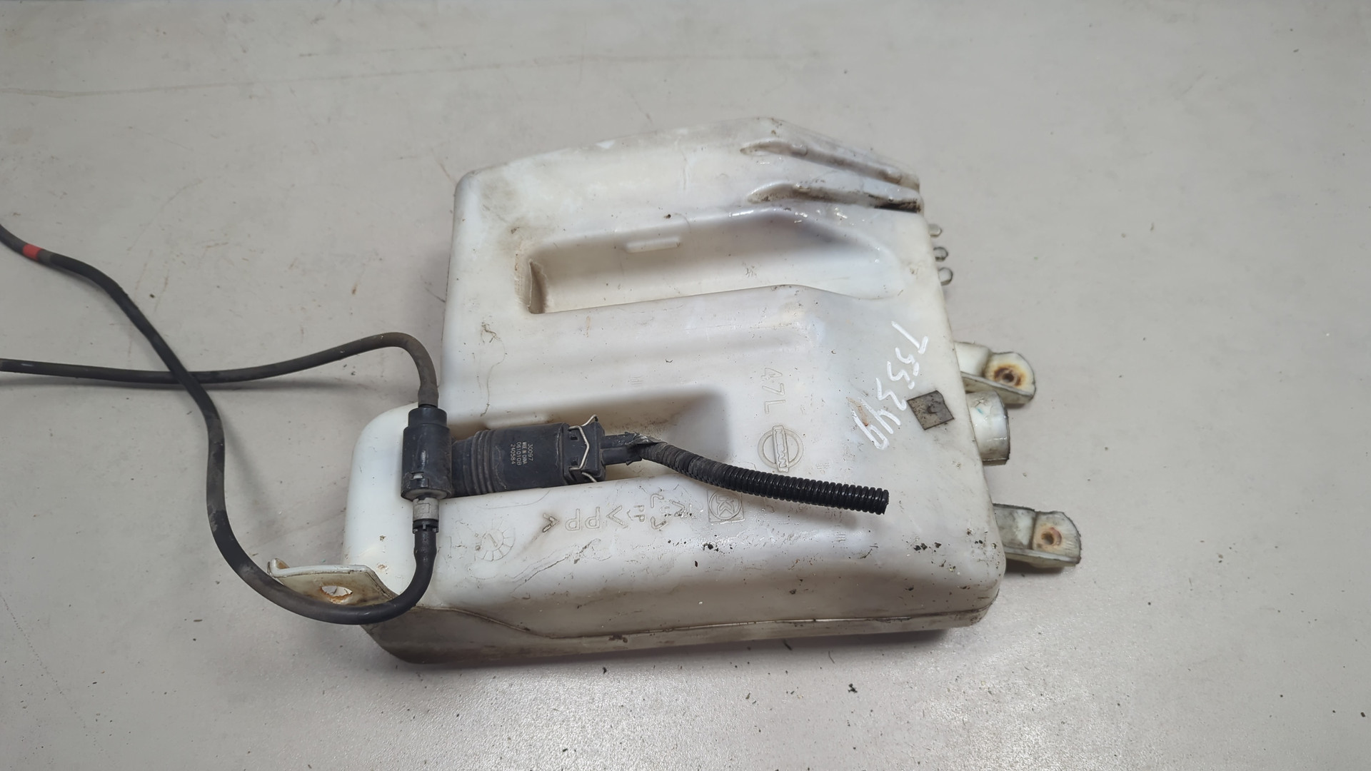 Бачок омывателя лобового стекла