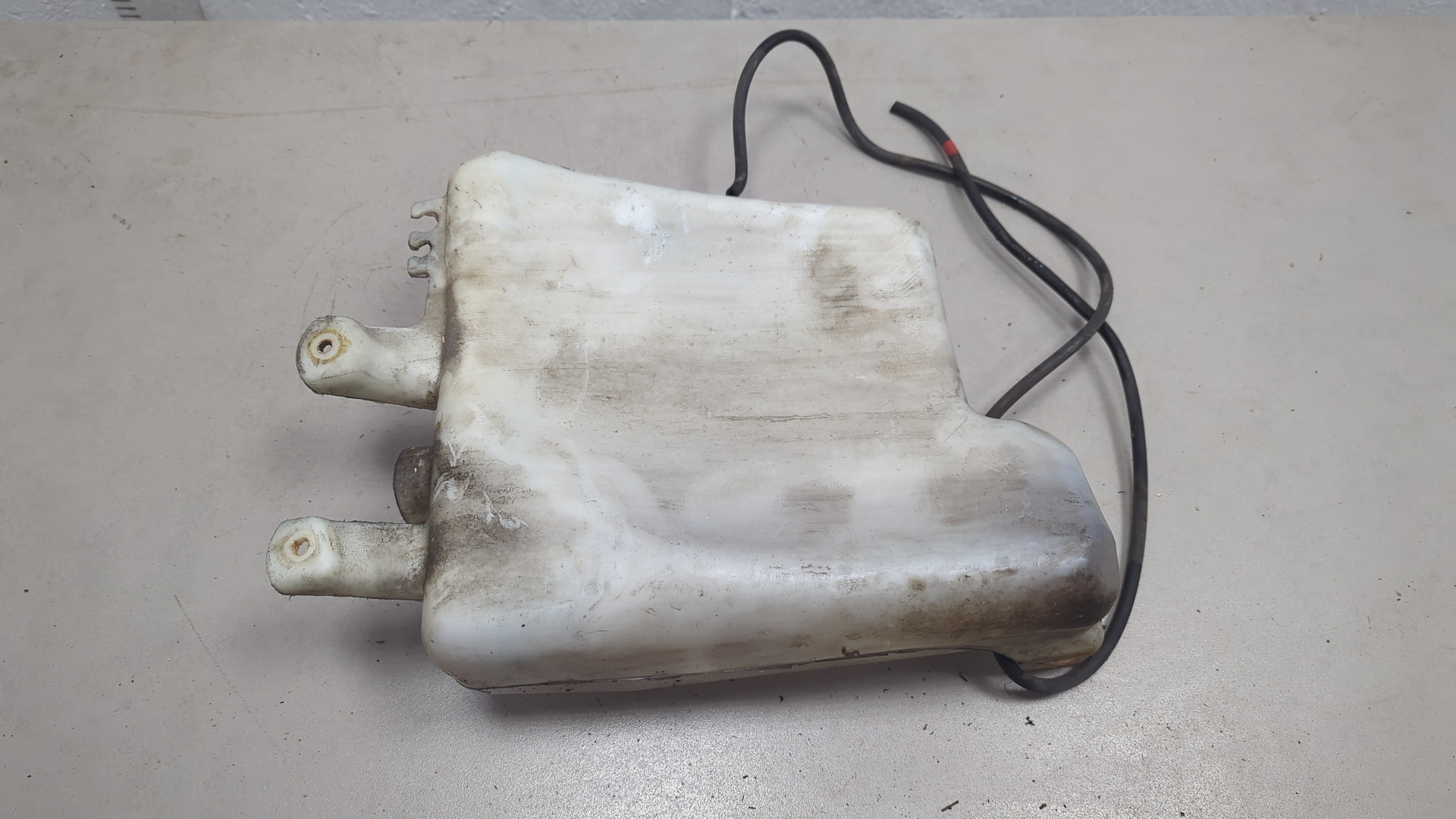 Бачок омывателя лобового стекла