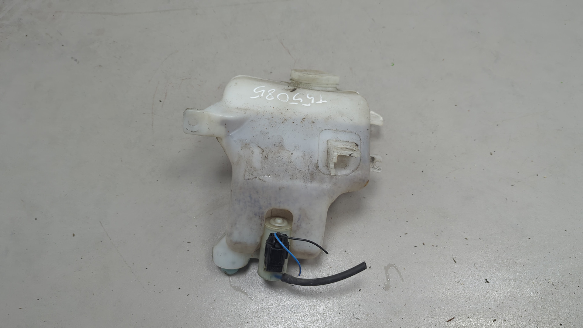 Бачок омывателя лобового стекла