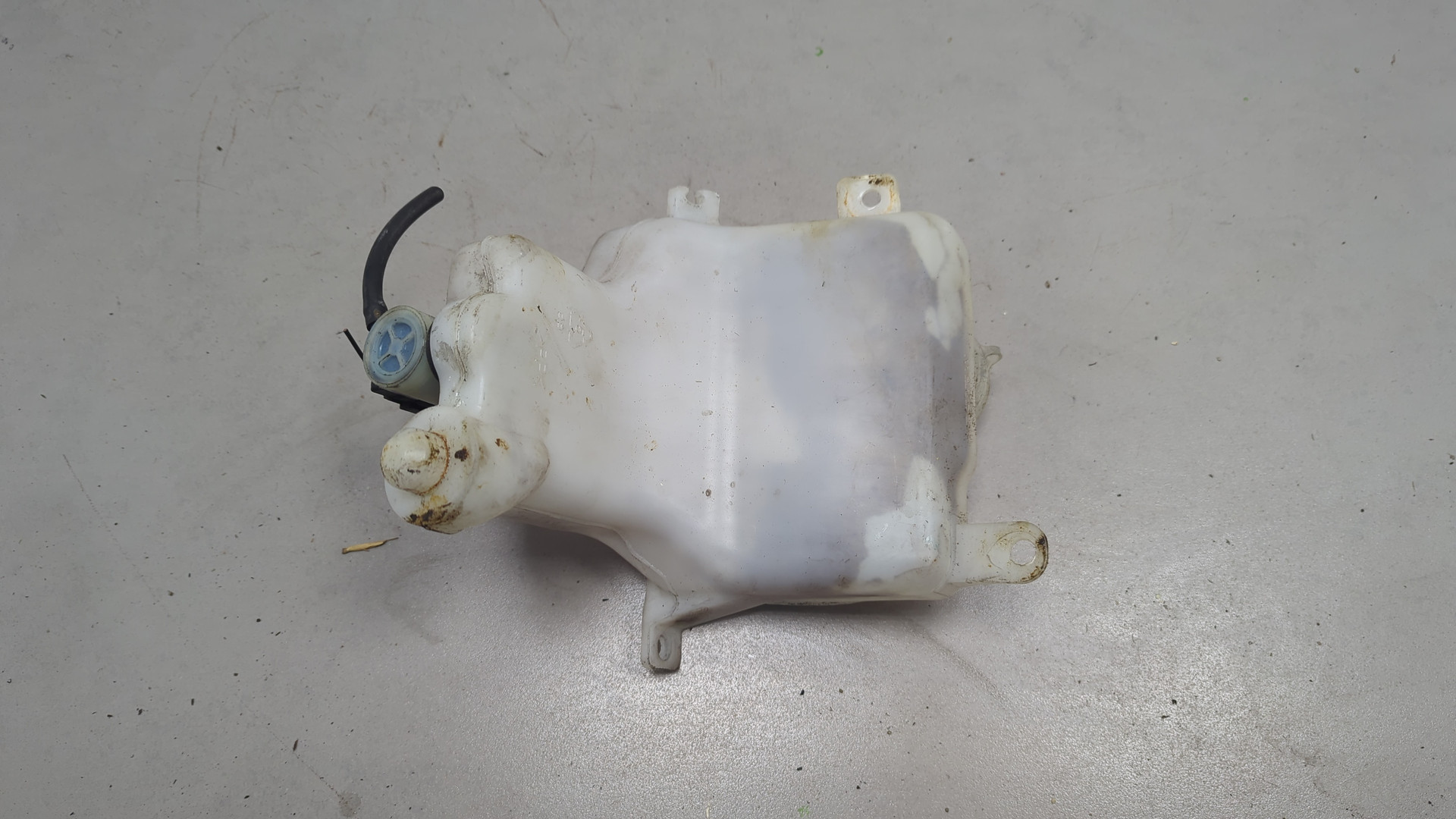 Бачок омывателя лобового стекла