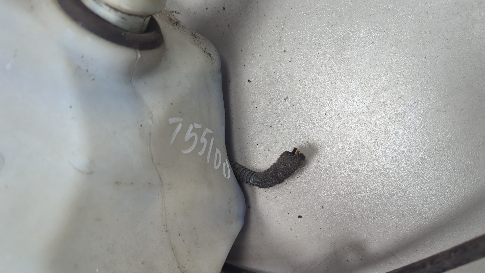 Бачок омывателя лобового стекла