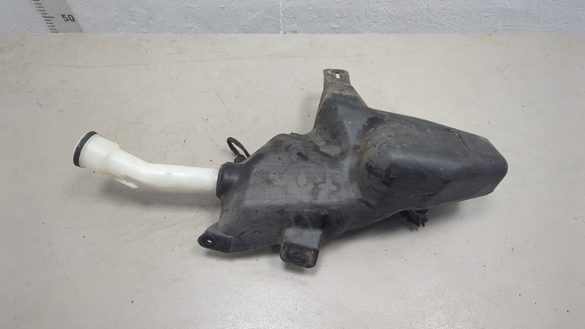 Бачок омывателя лобового стекла