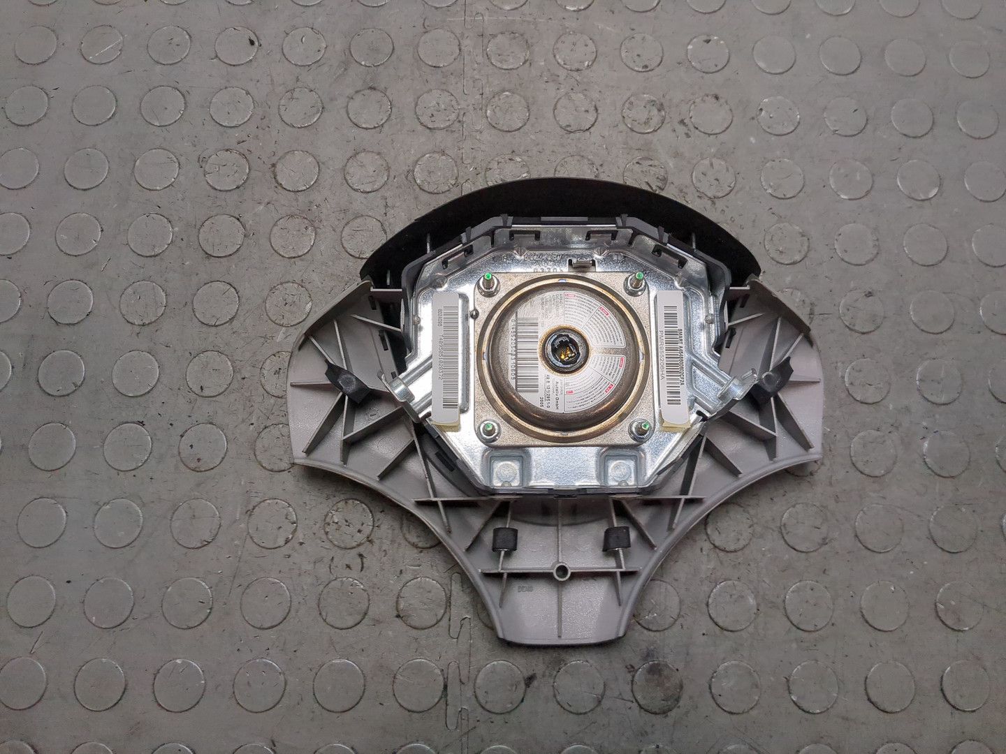 Подушка безопасности в рулевое колесо