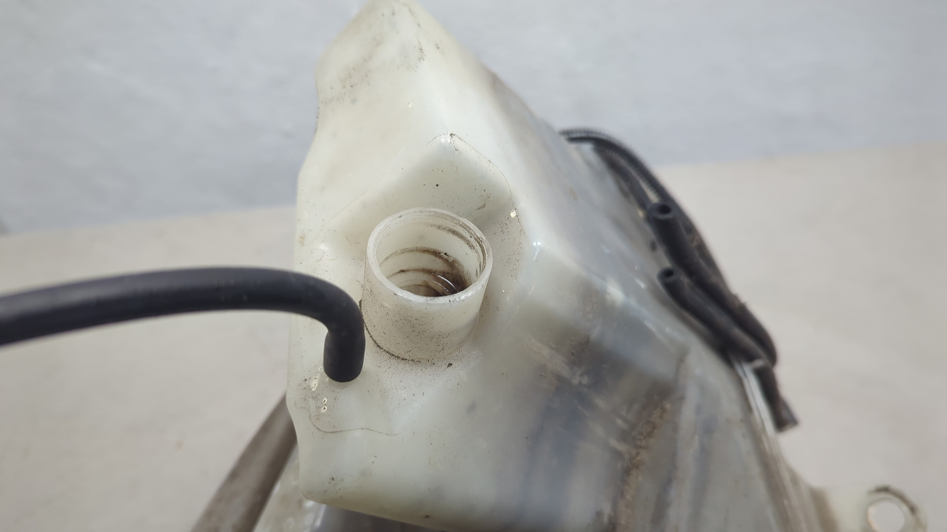 Бачок омывателя лобового стекла