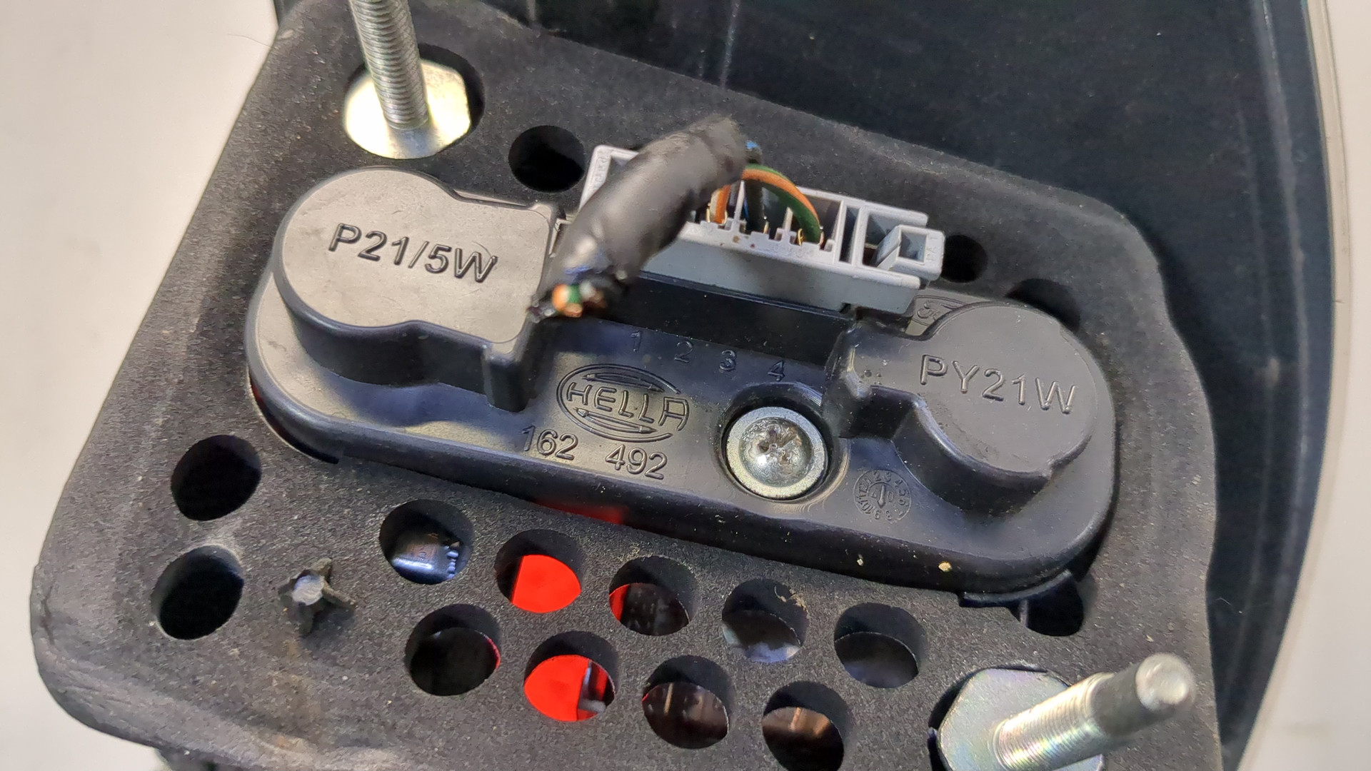 Фонарь задний правый