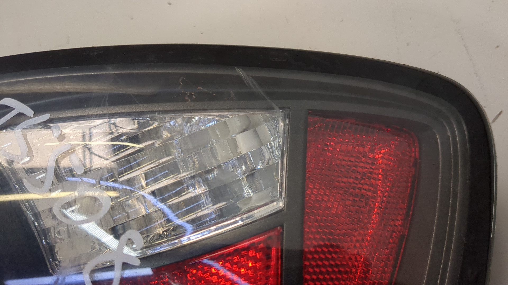 Фонарь задний правый