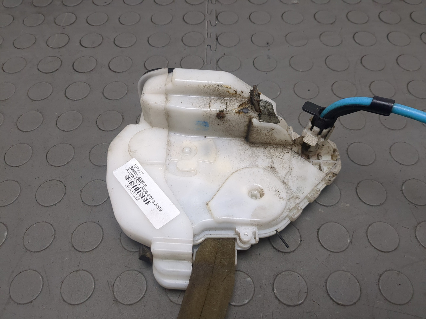 Замок двери передней левой