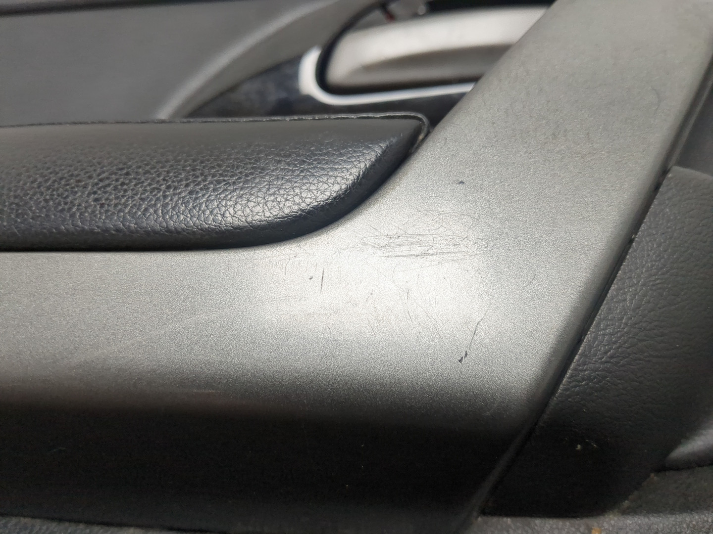 Обшивка двери передней левой