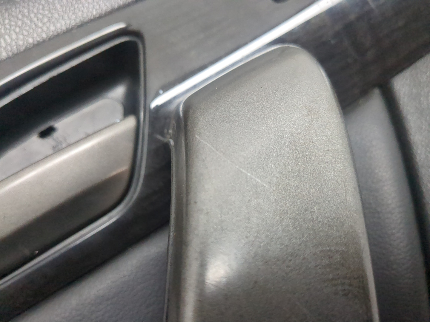 Обшивка двери передней левой