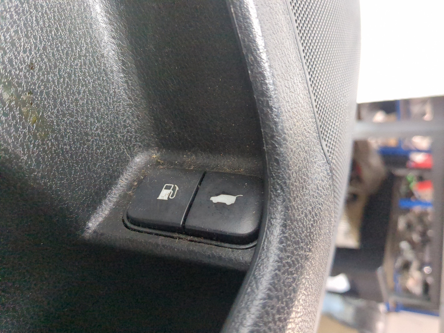 Обшивка двери передней левой