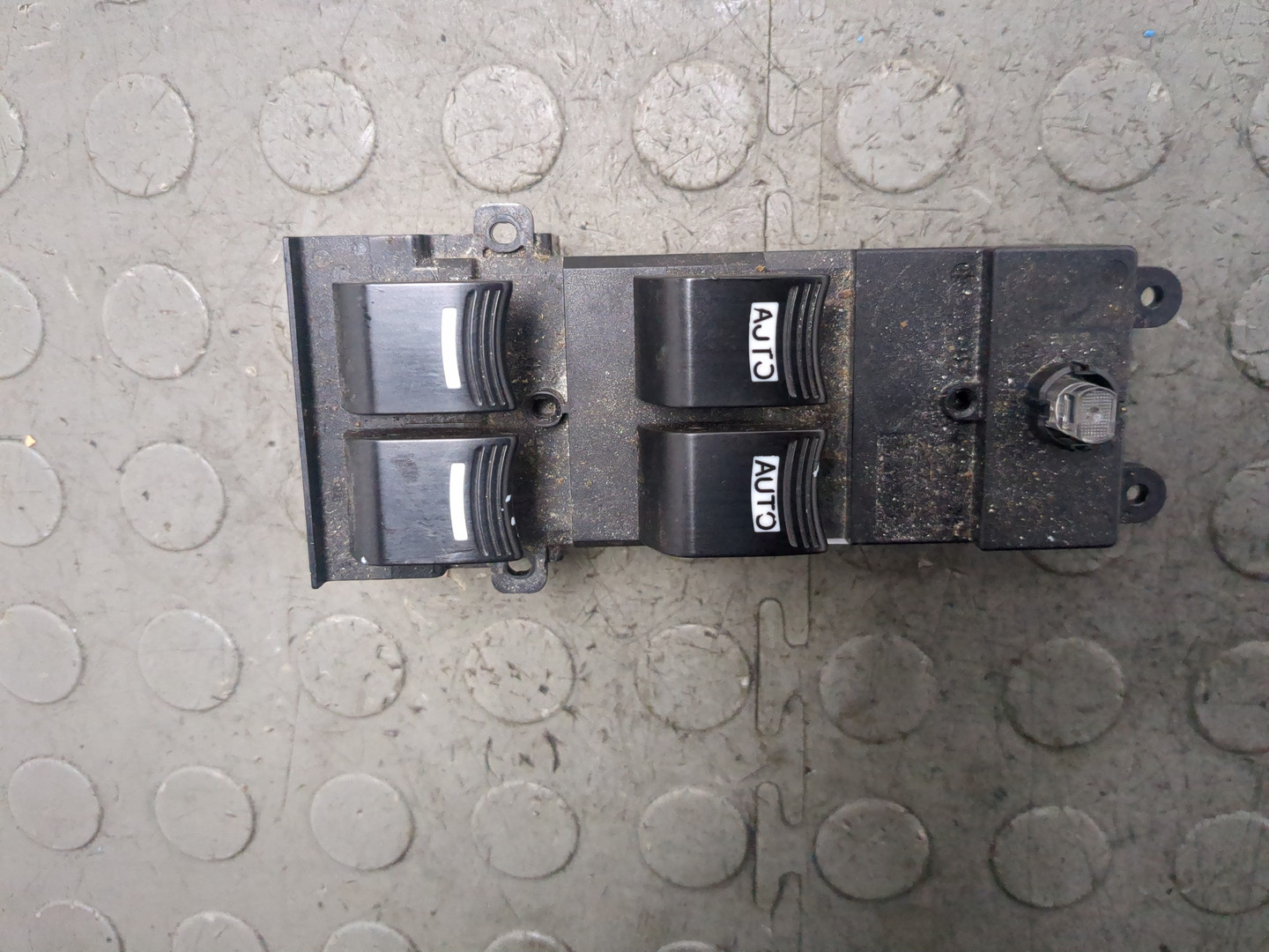 Кнопка стеклоподъемника