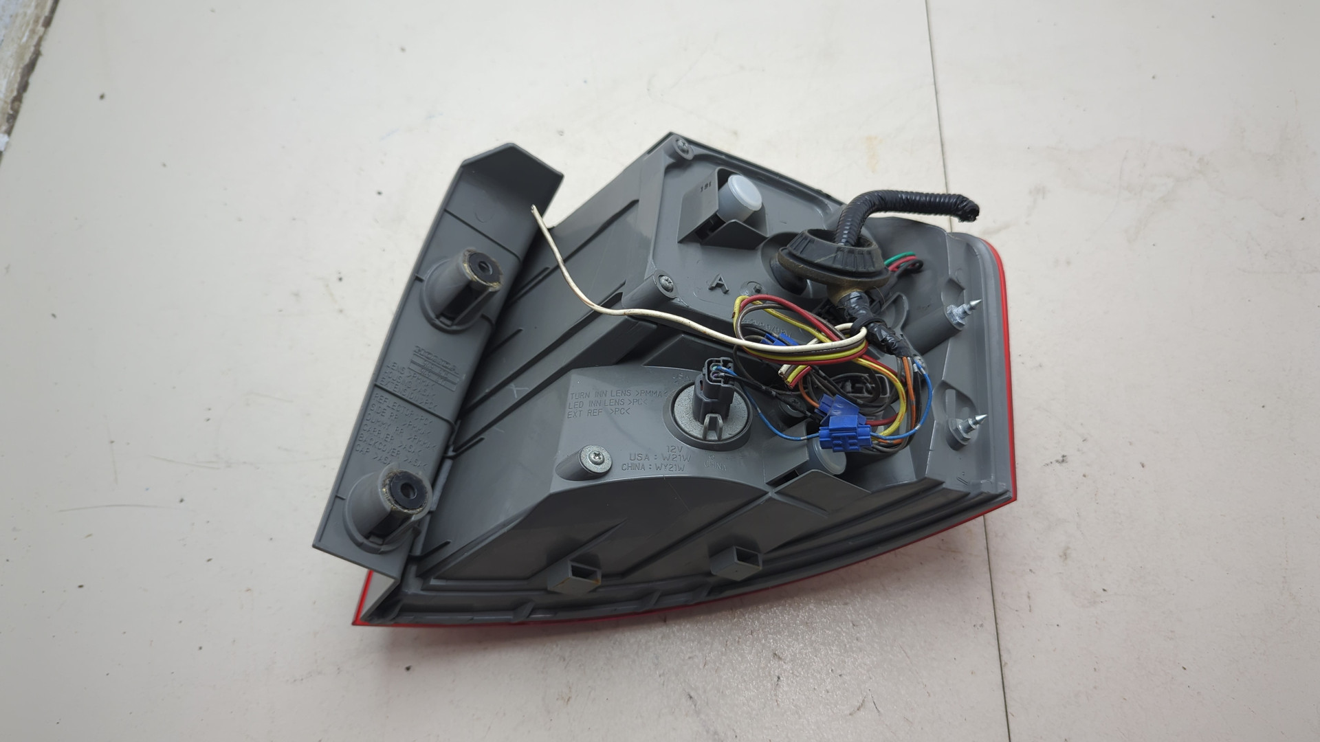 Фонарь задний левый