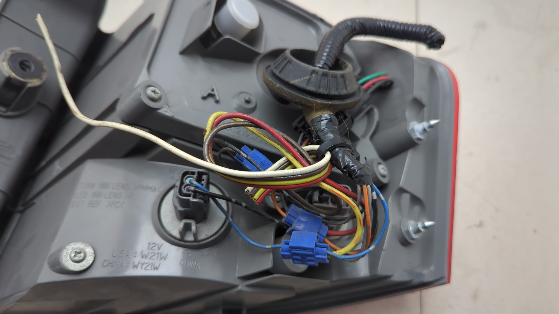 Фонарь задний левый