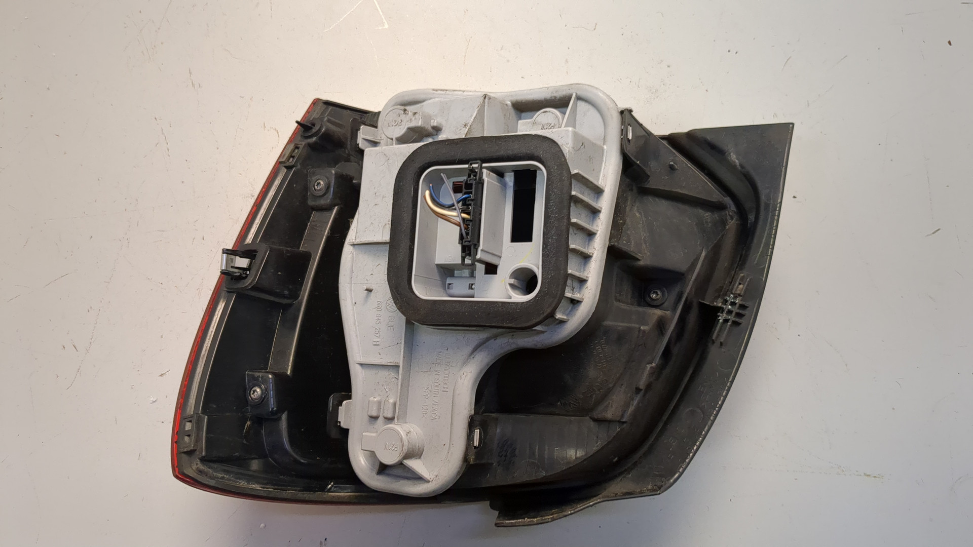 Фонарь задний левый