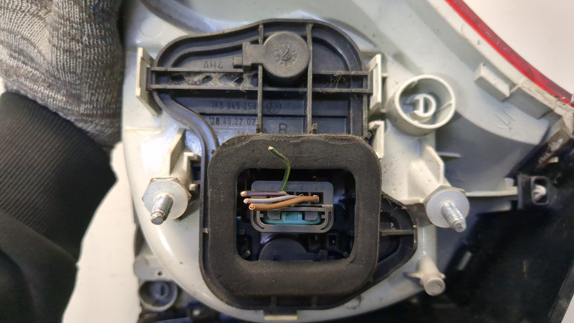 Фонарь задний правый