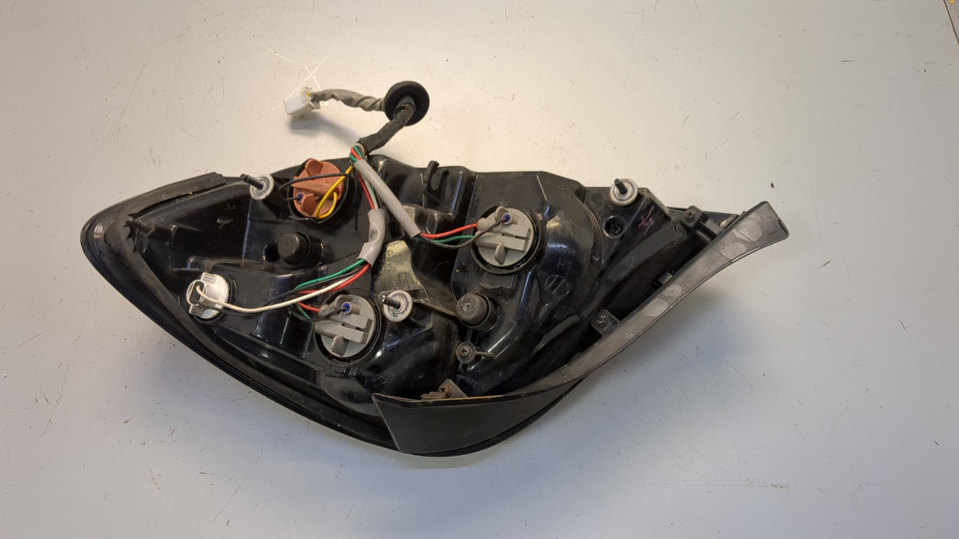 Фонарь задний левый