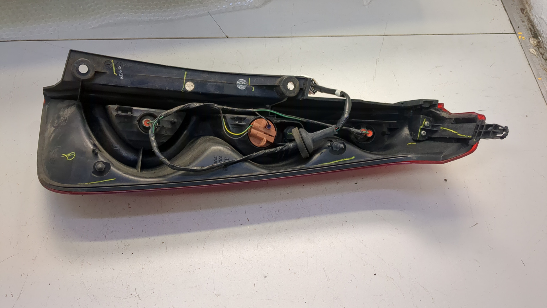 Фонарь задний левый