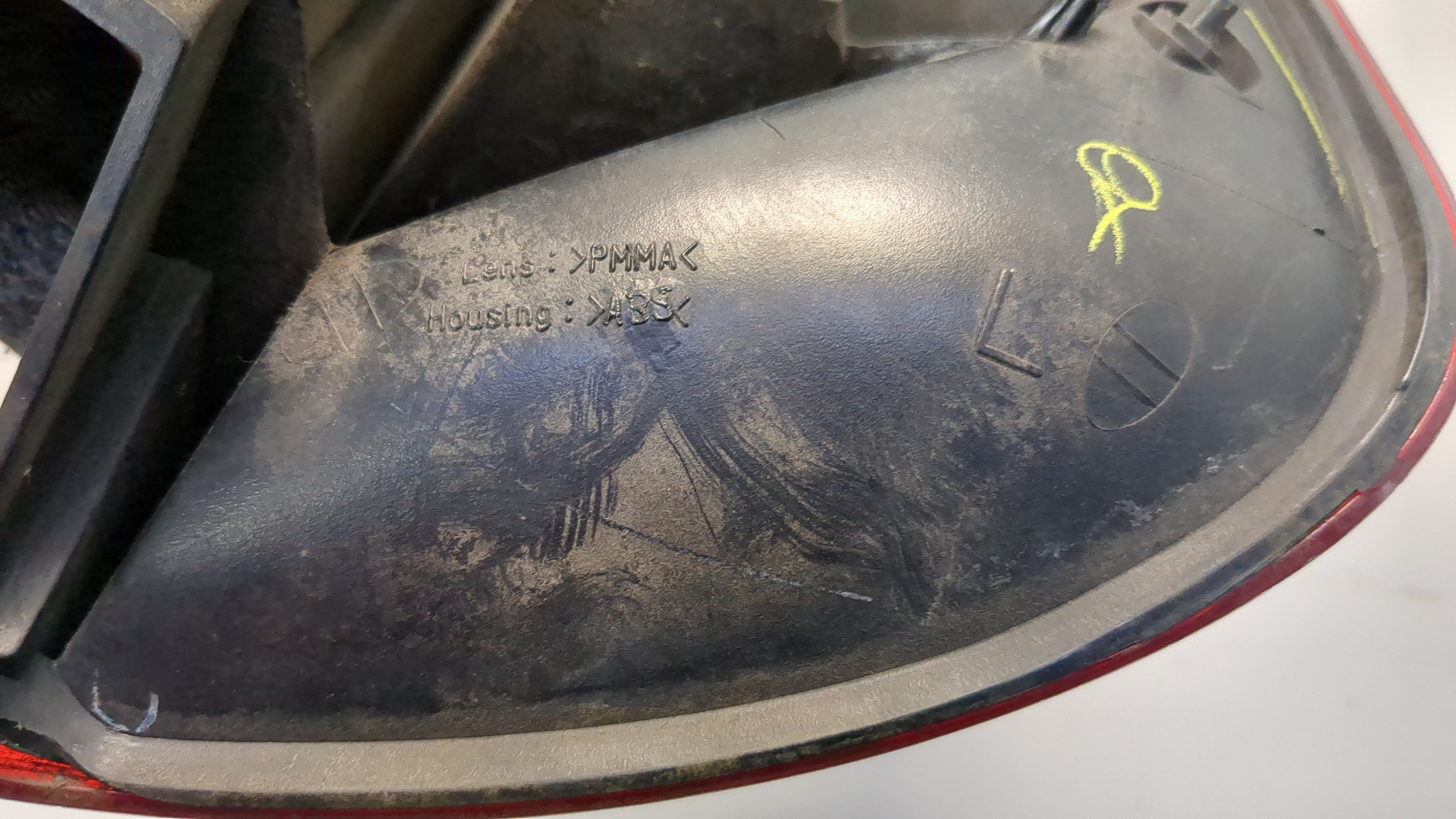 Фонарь задний левый