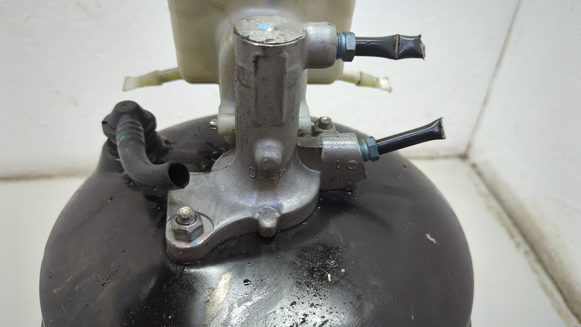 Цилиндр тормозной главный