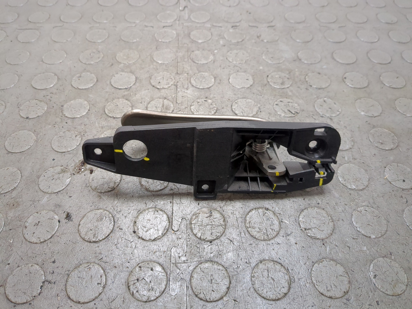 Ручка двери передней внутренняя левая