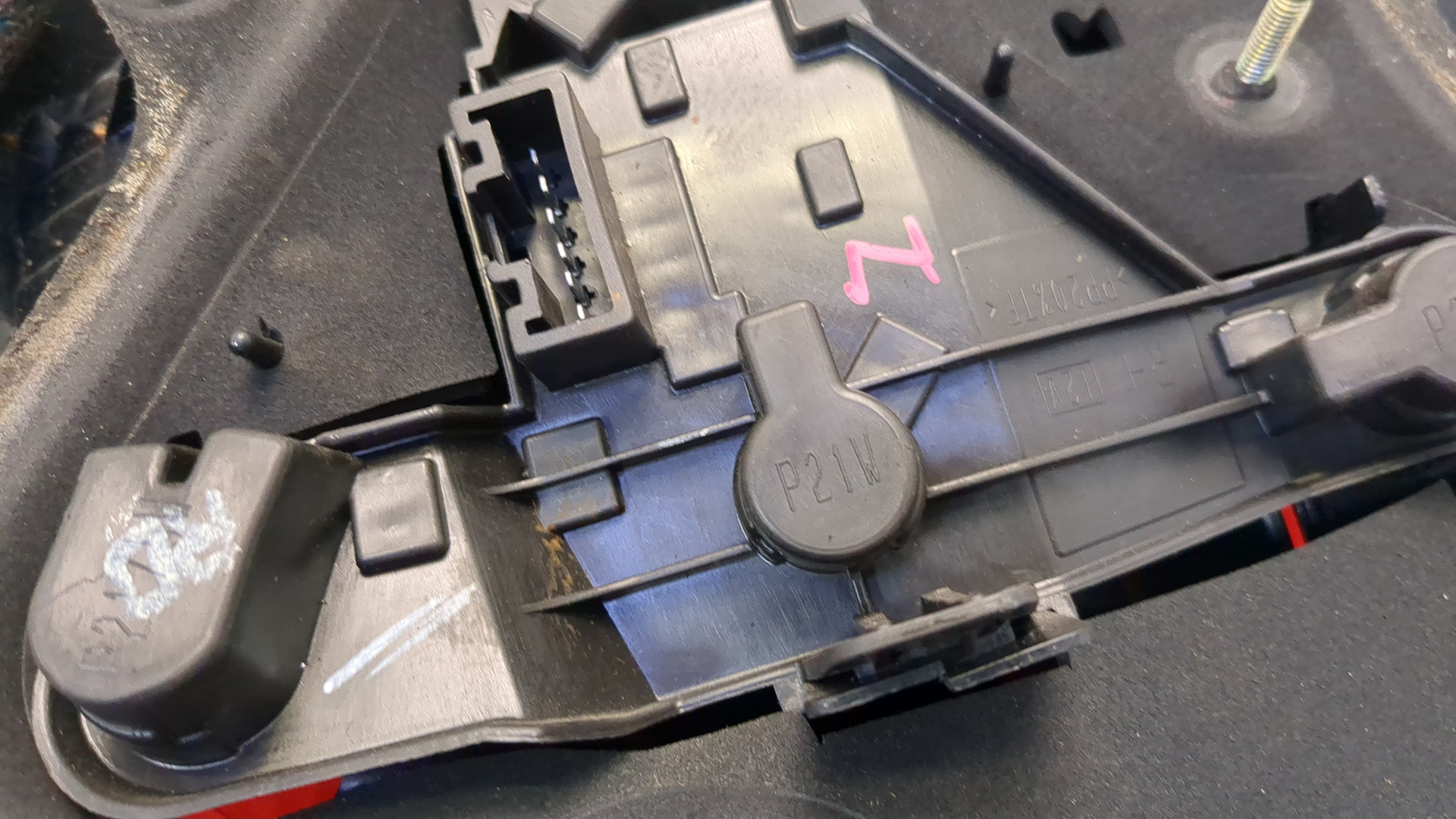 Фонарь задний правый