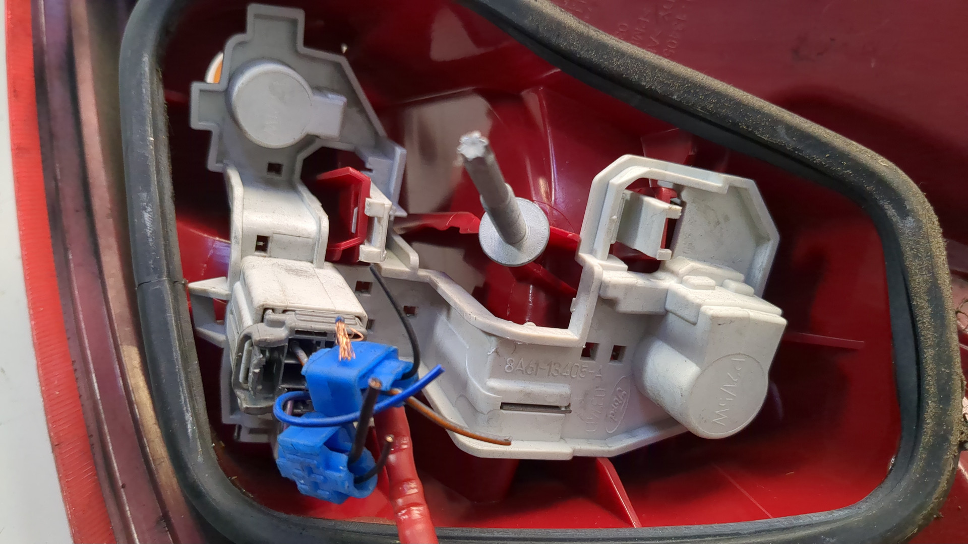 Фонарь задний левый