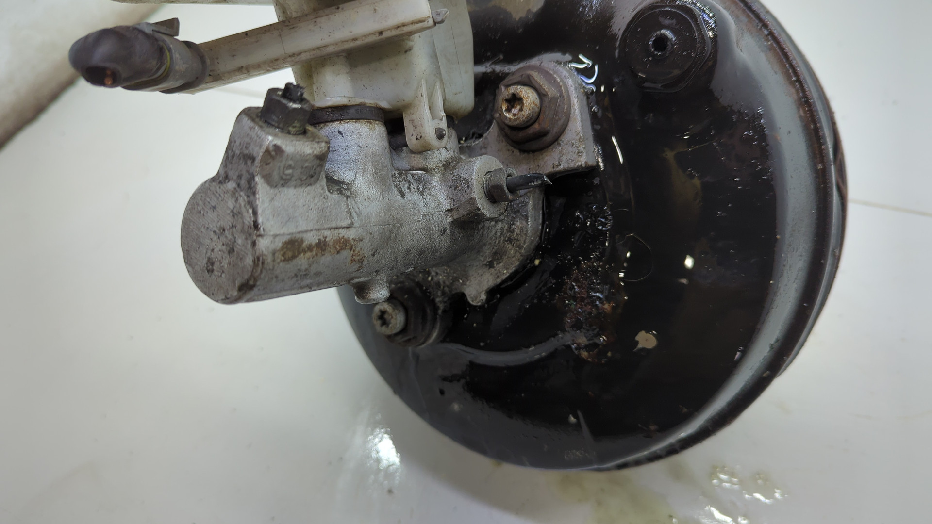 Цилиндр тормозной главный