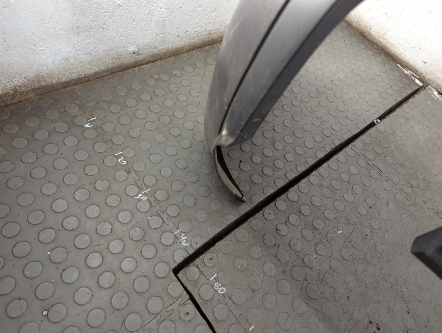 Бампер задний