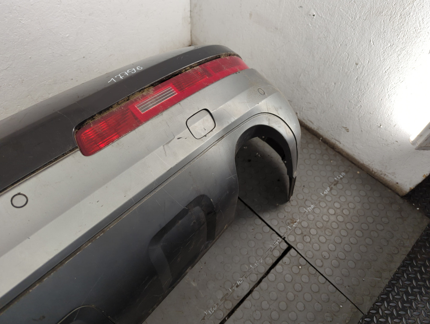 Бампер задний