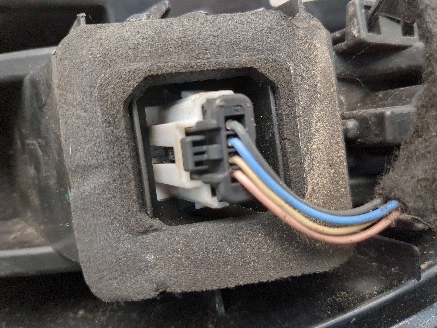 Фонарь задний левый