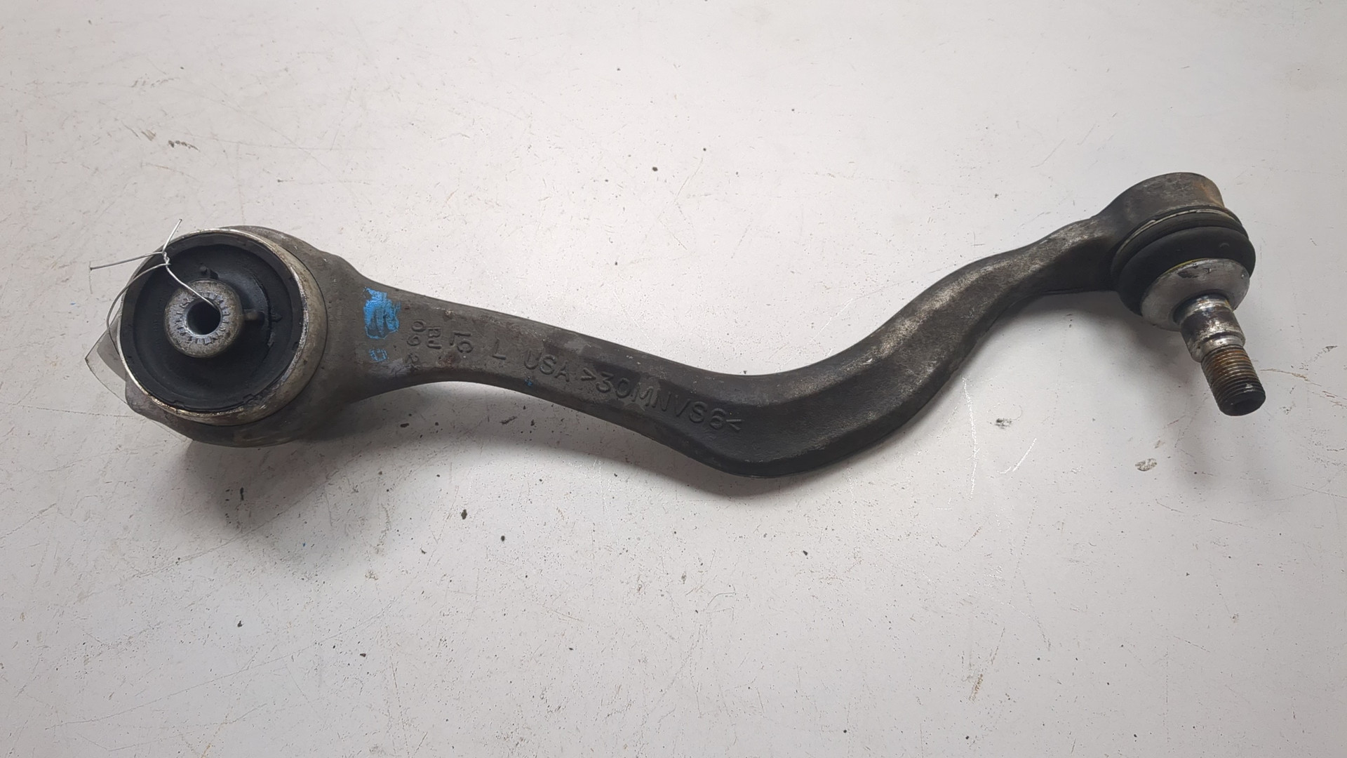 Рычаг передний левый
