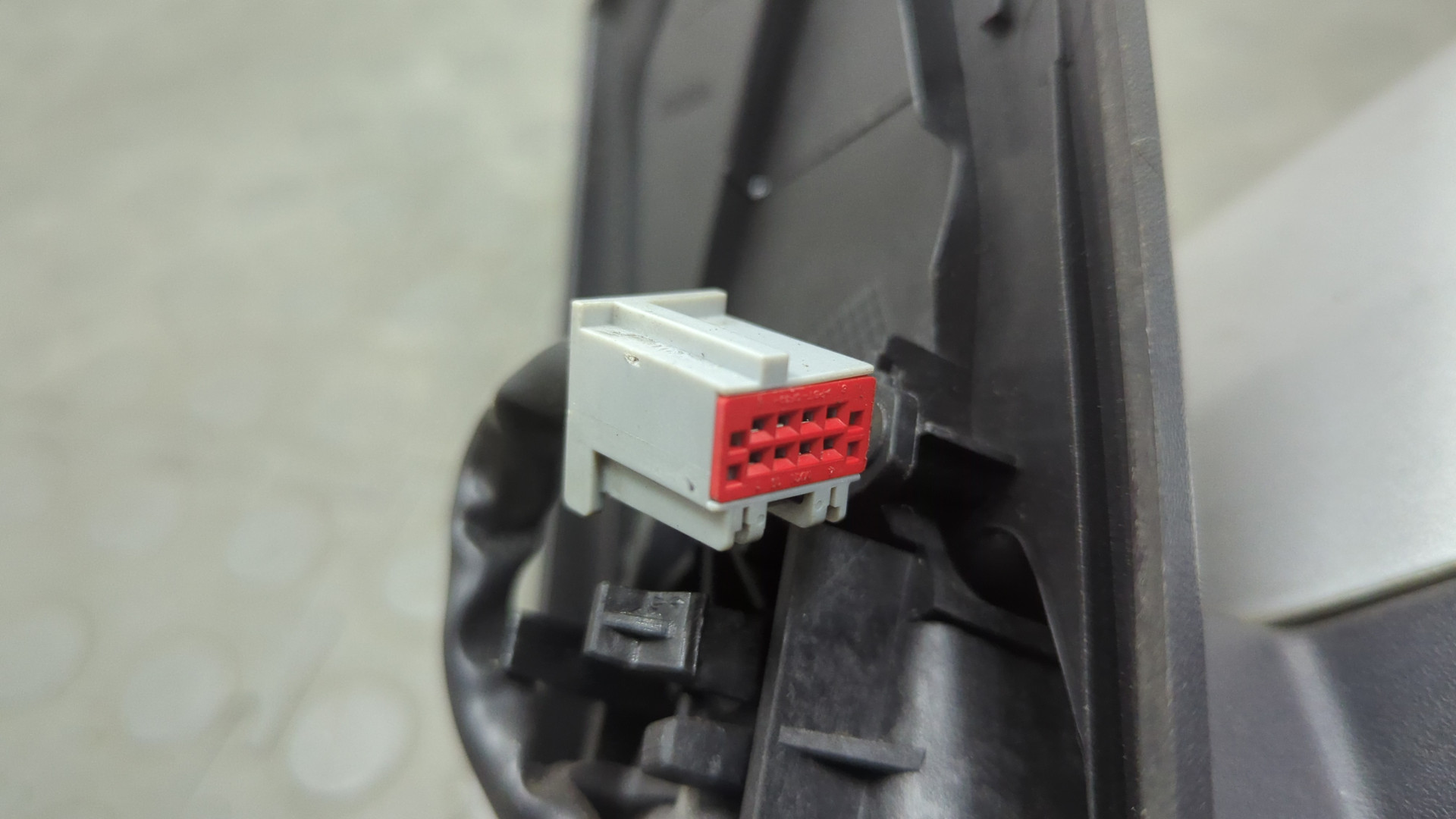 Зеркало правое электрическое