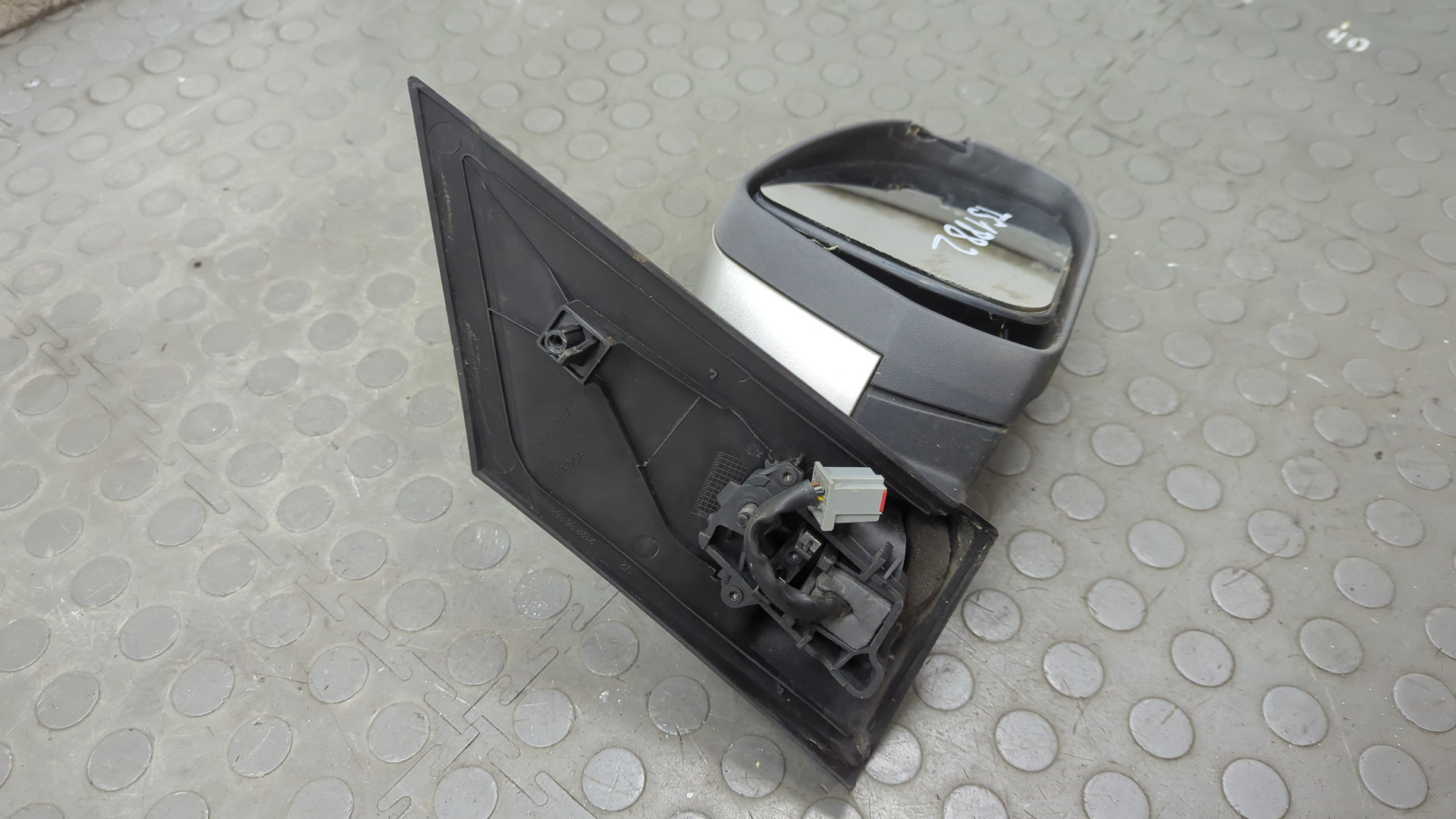 Зеркало правое электрическое