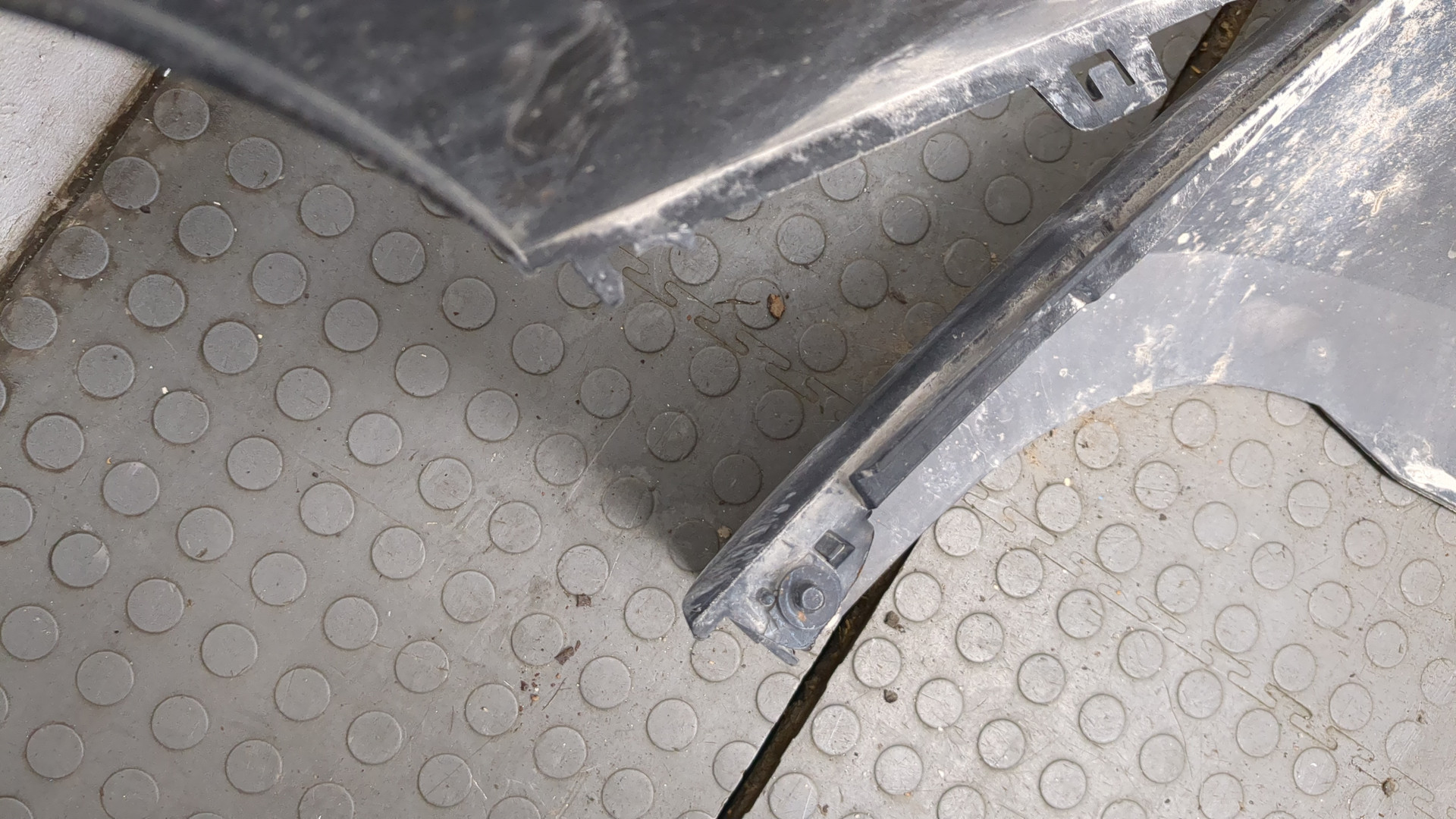 Бампер задний