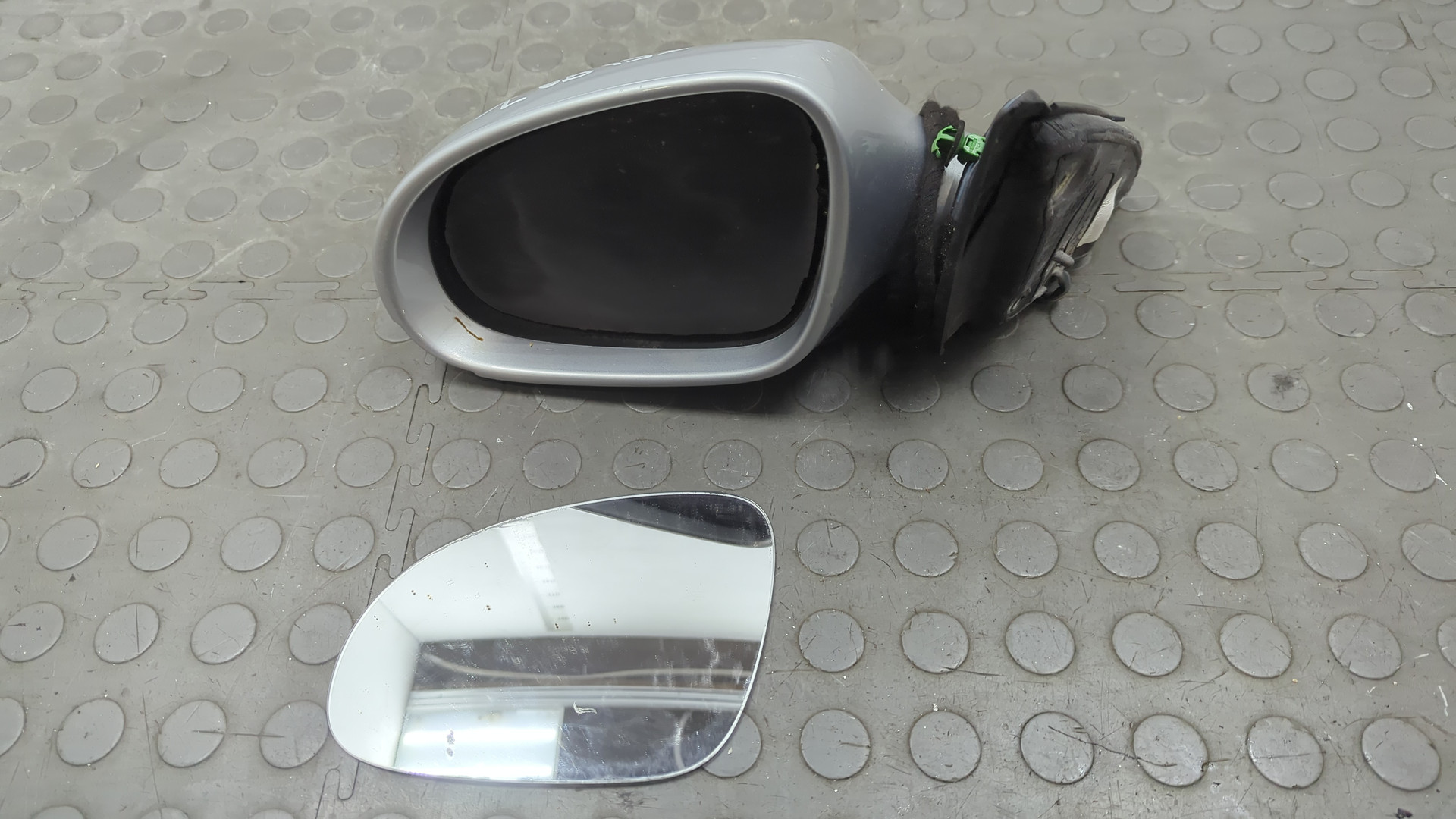 Зеркало левое электрическое