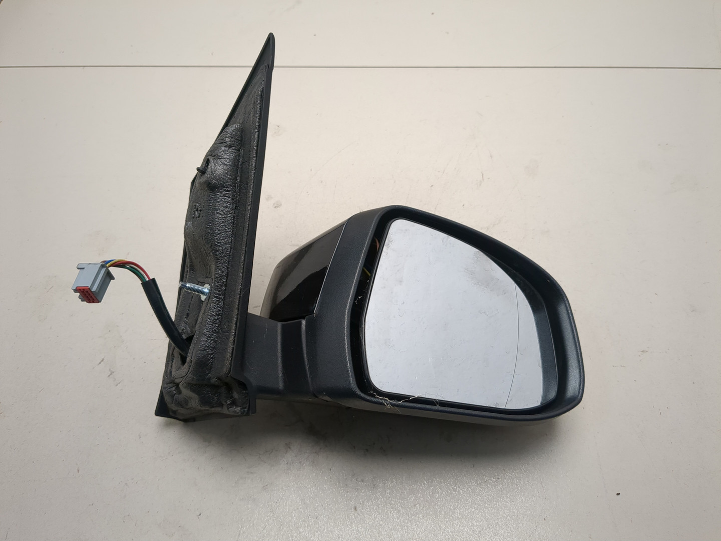 Зеркало правое электрическое