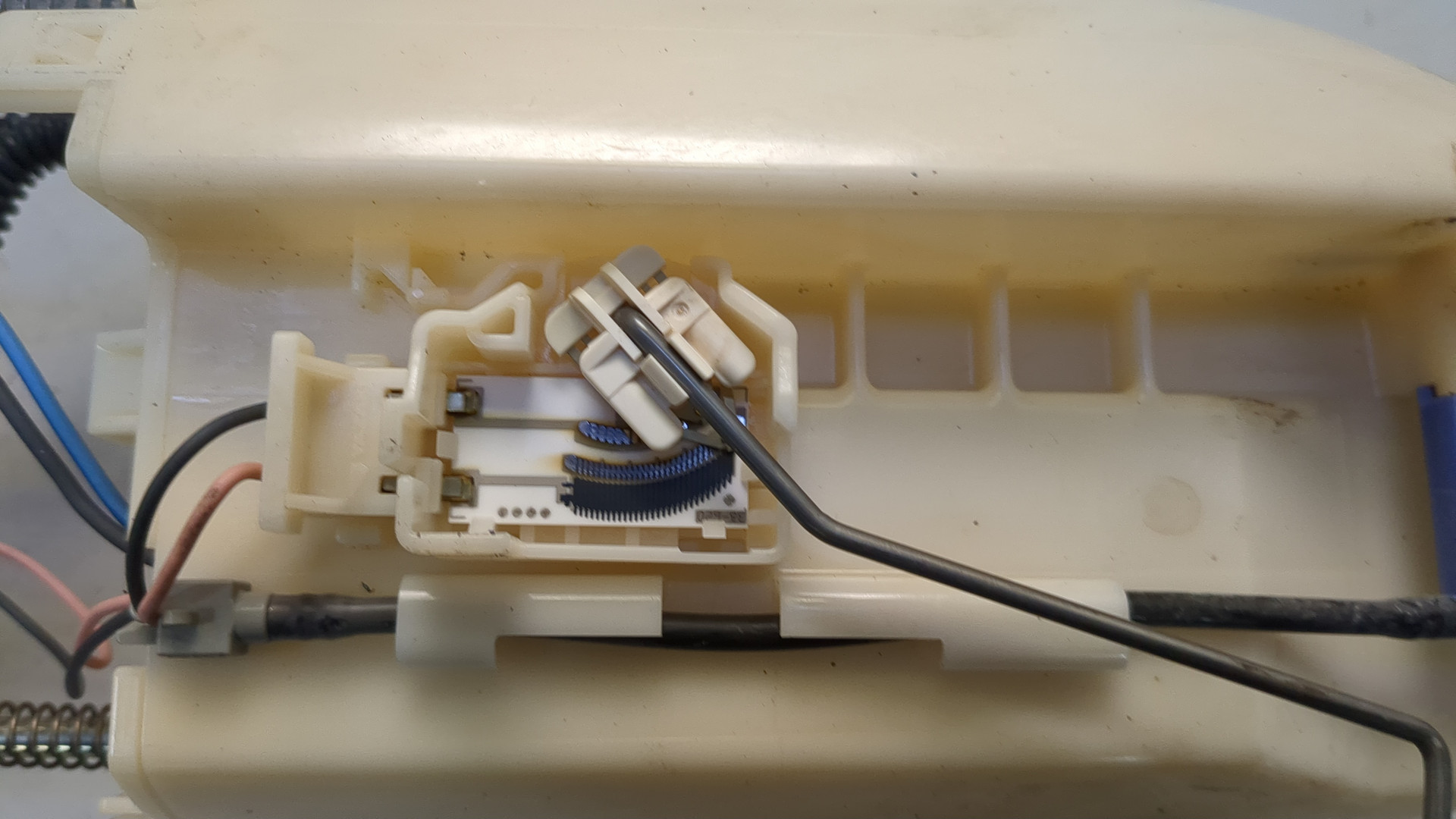 Насос топливный электрический