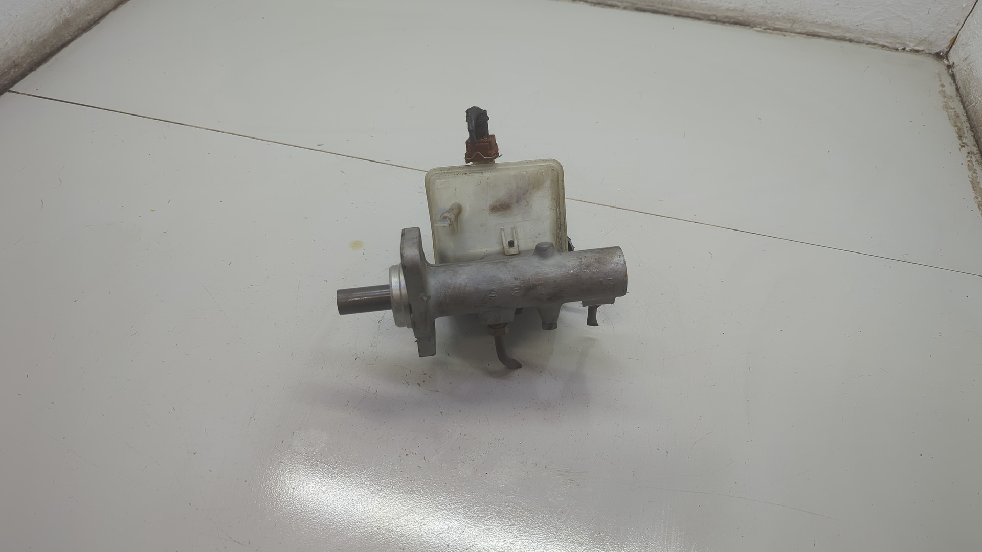 Цилиндр тормозной главный