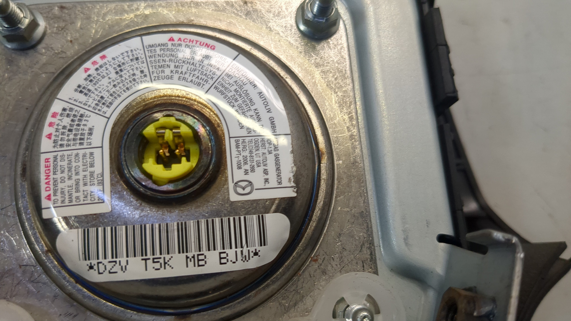 Подушка безопасности в рулевое колесо