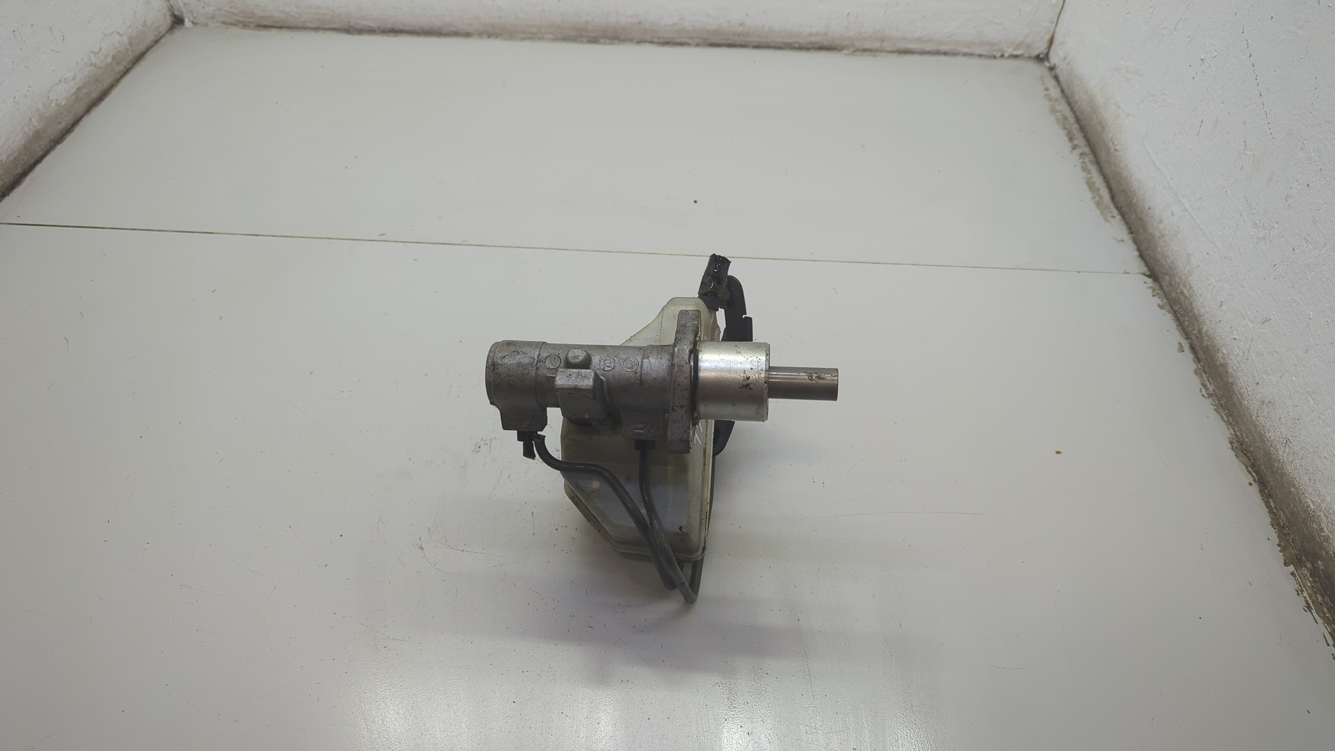 Цилиндр тормозной главный