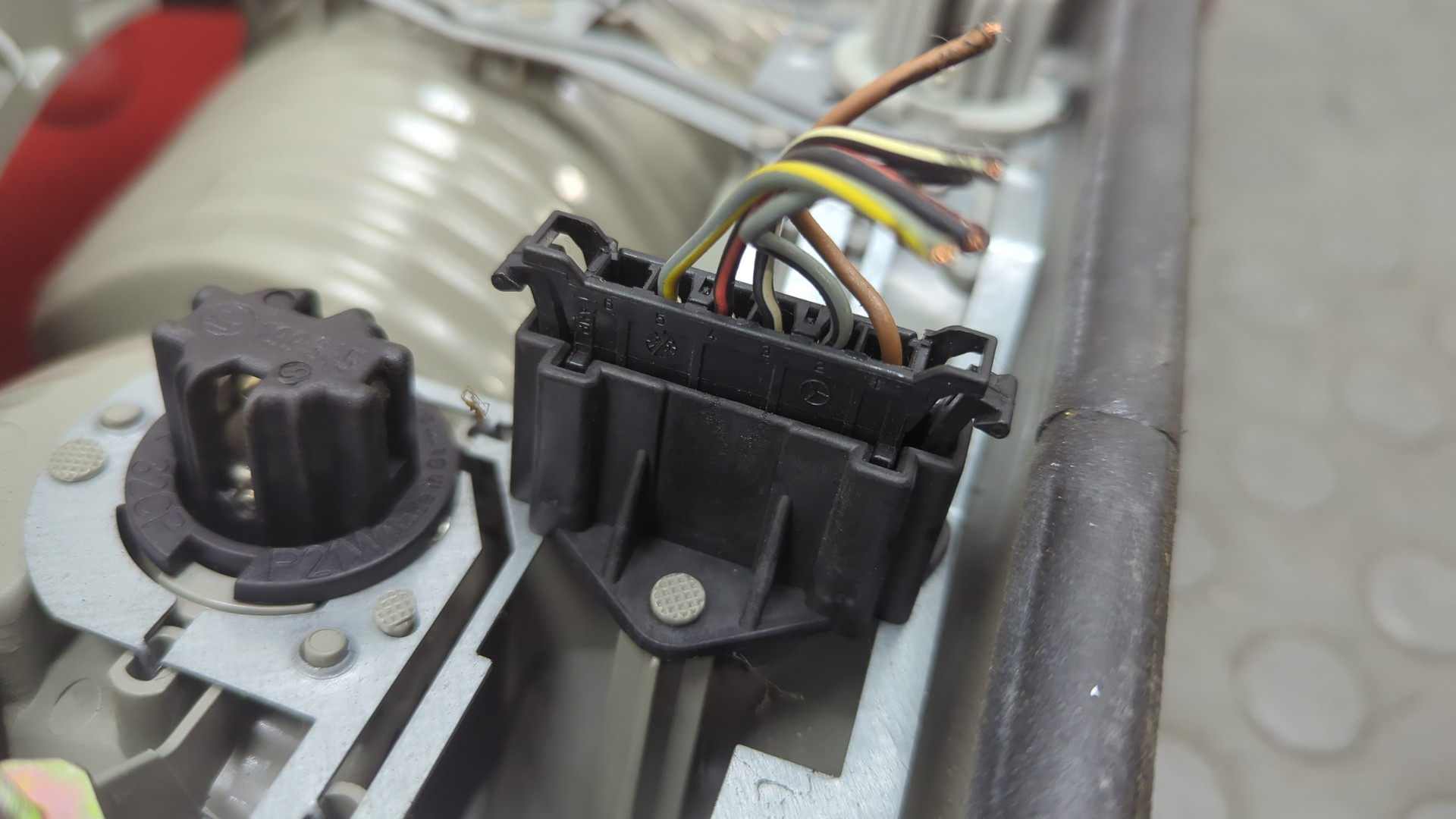 Фонарь задний левый