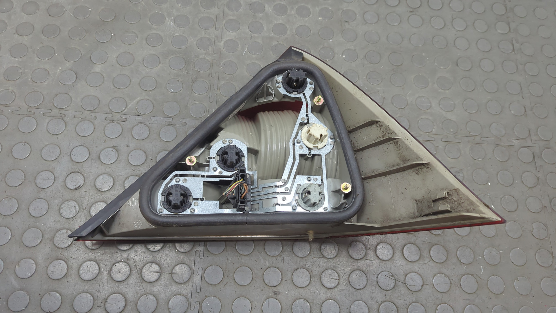 Фонарь задний левый