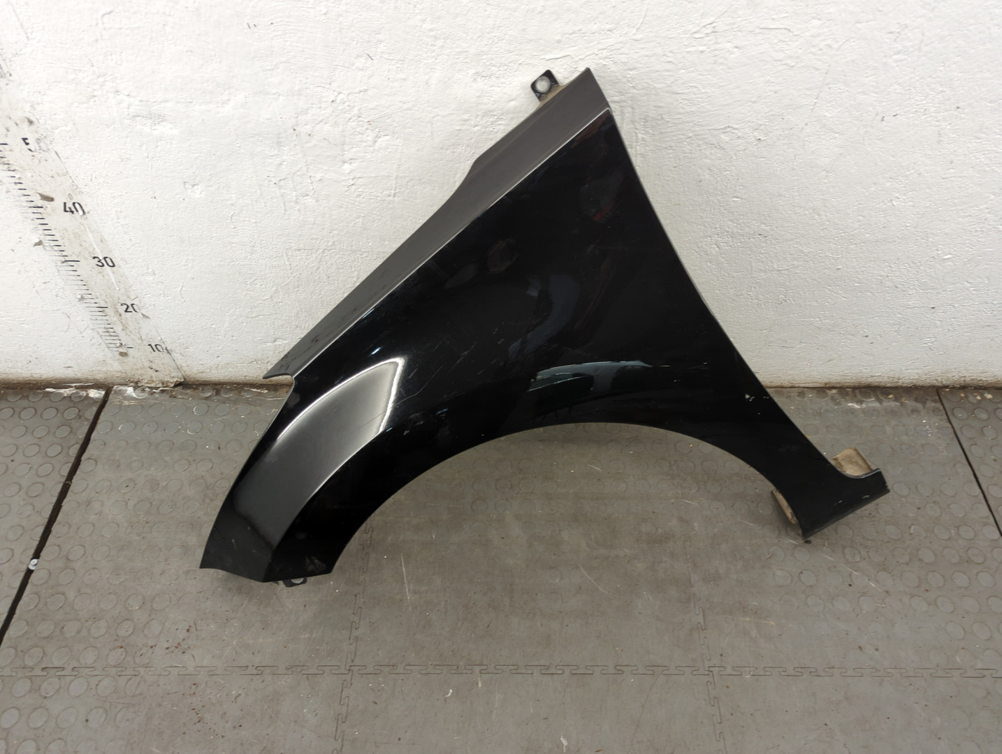 Крыло переднее левое