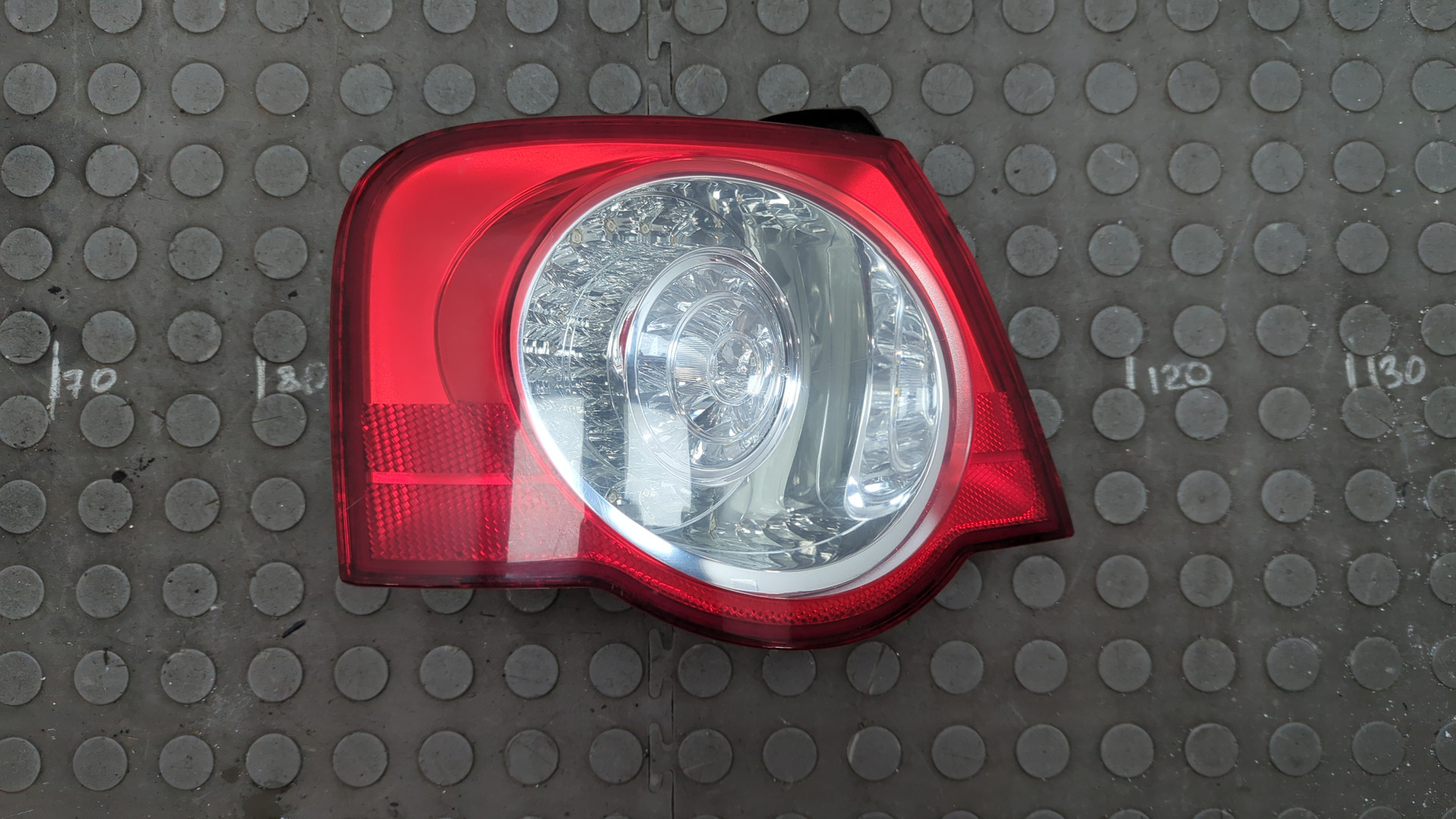 Фонарь задний левый