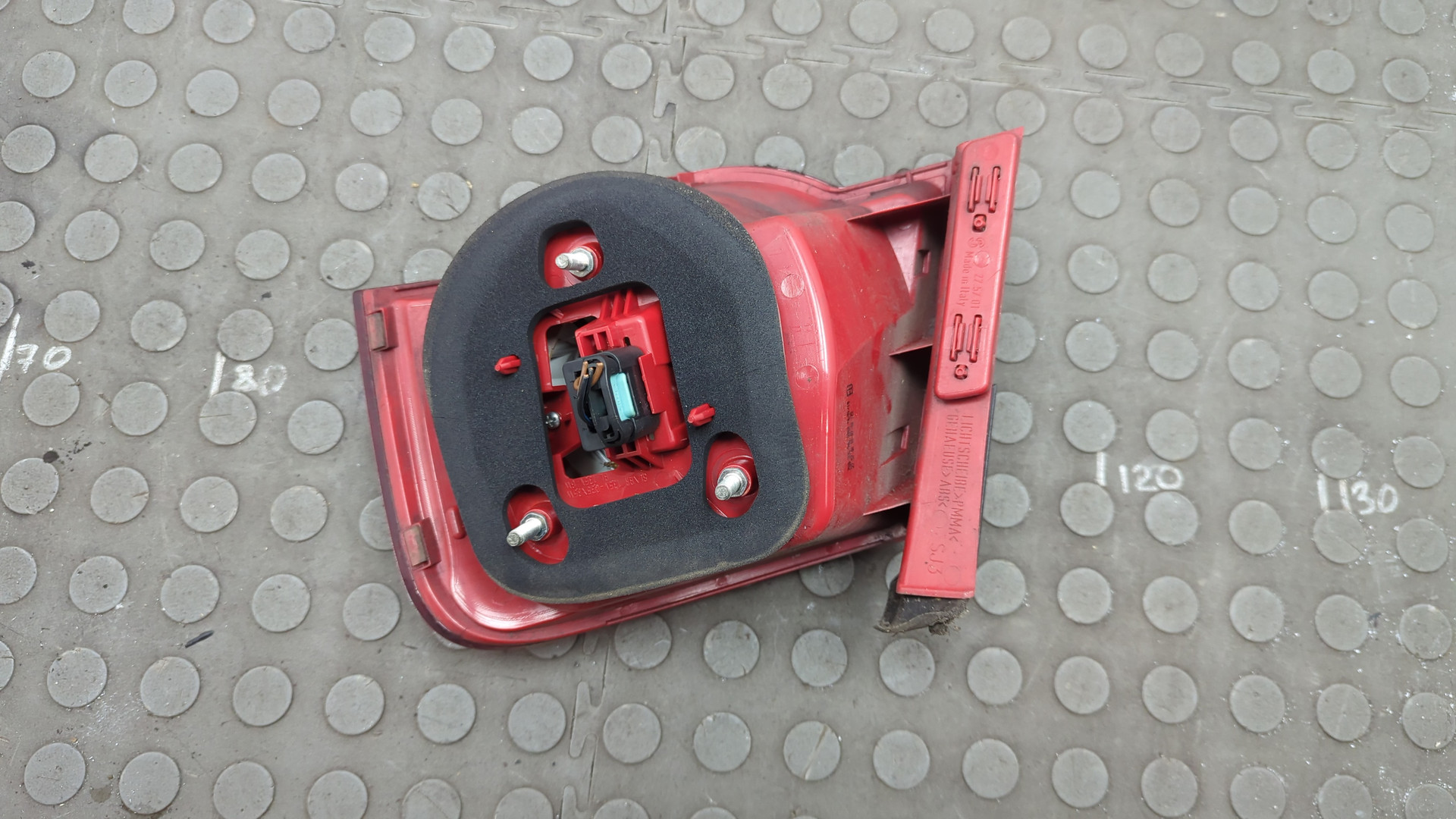 Фонарь задний левый