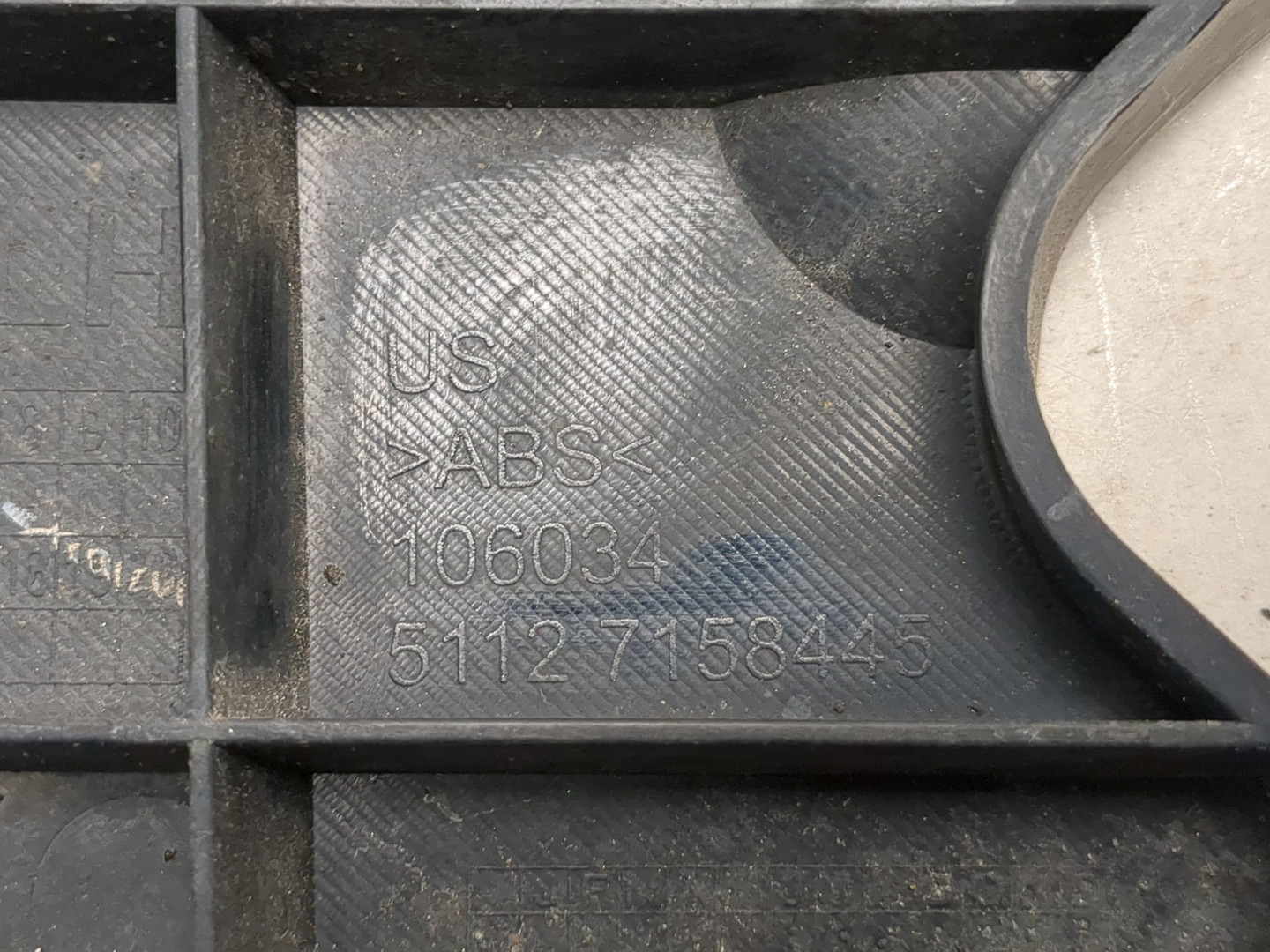 Кронштейн заднего бампера левый