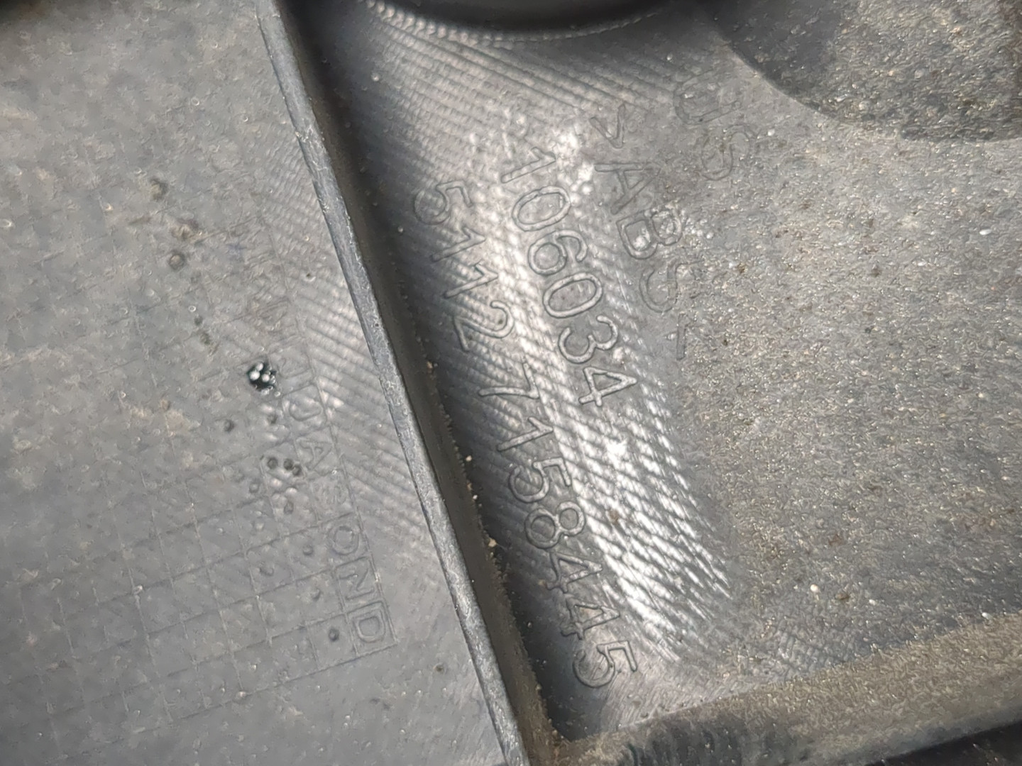 Кронштейн заднего бампера правый