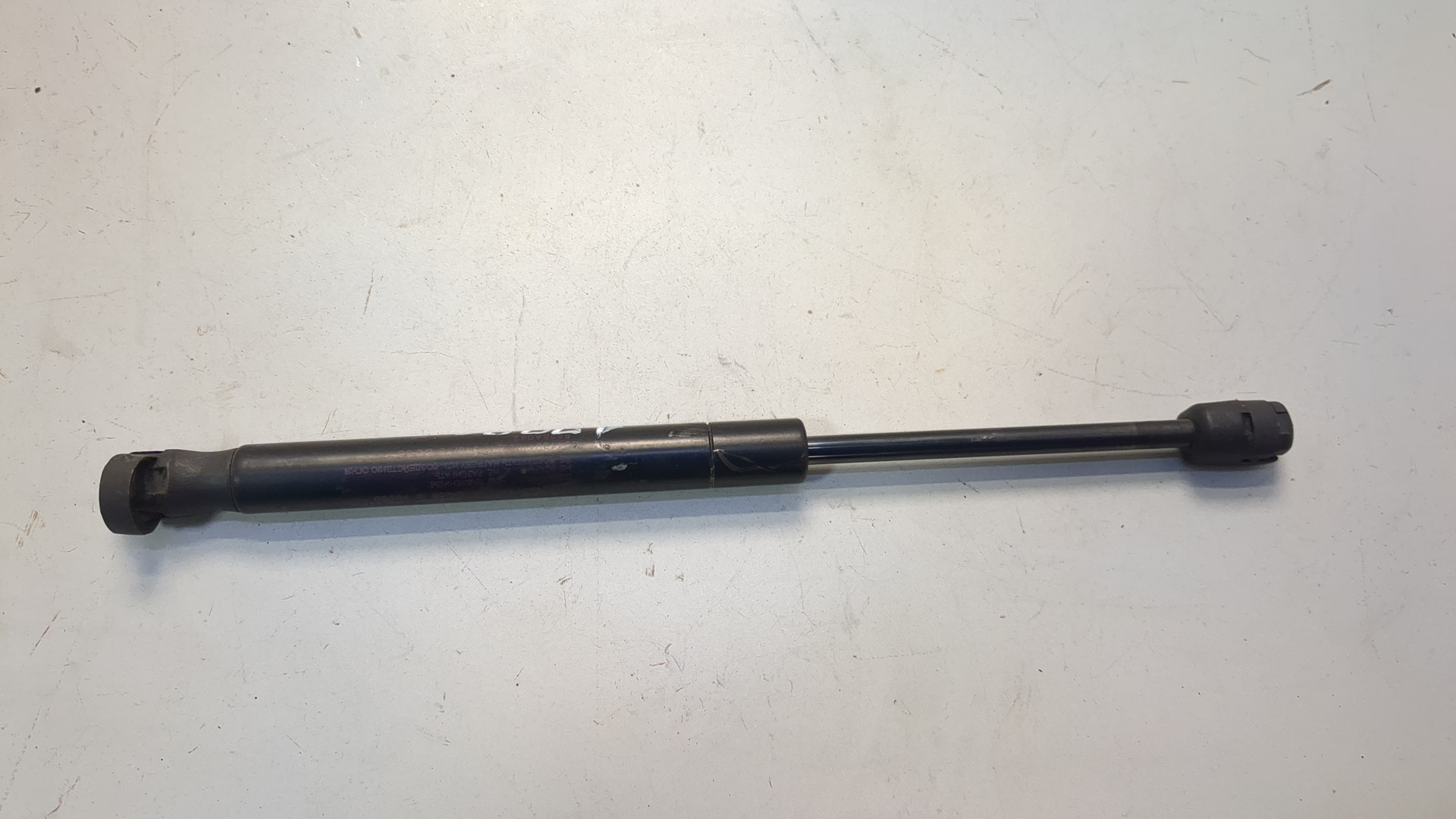 Амортизатор крышки багажника