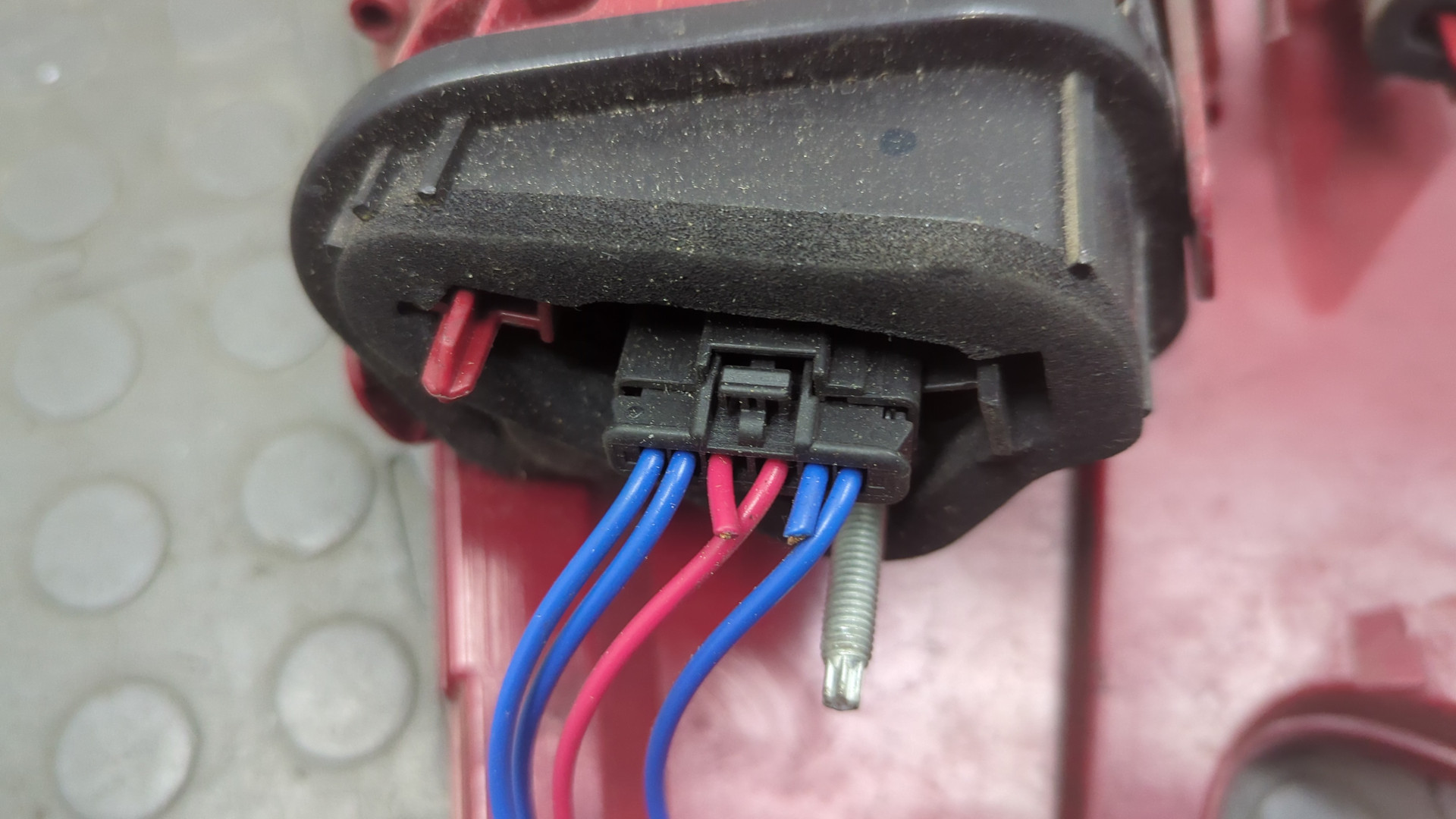 Фонарь задний правый