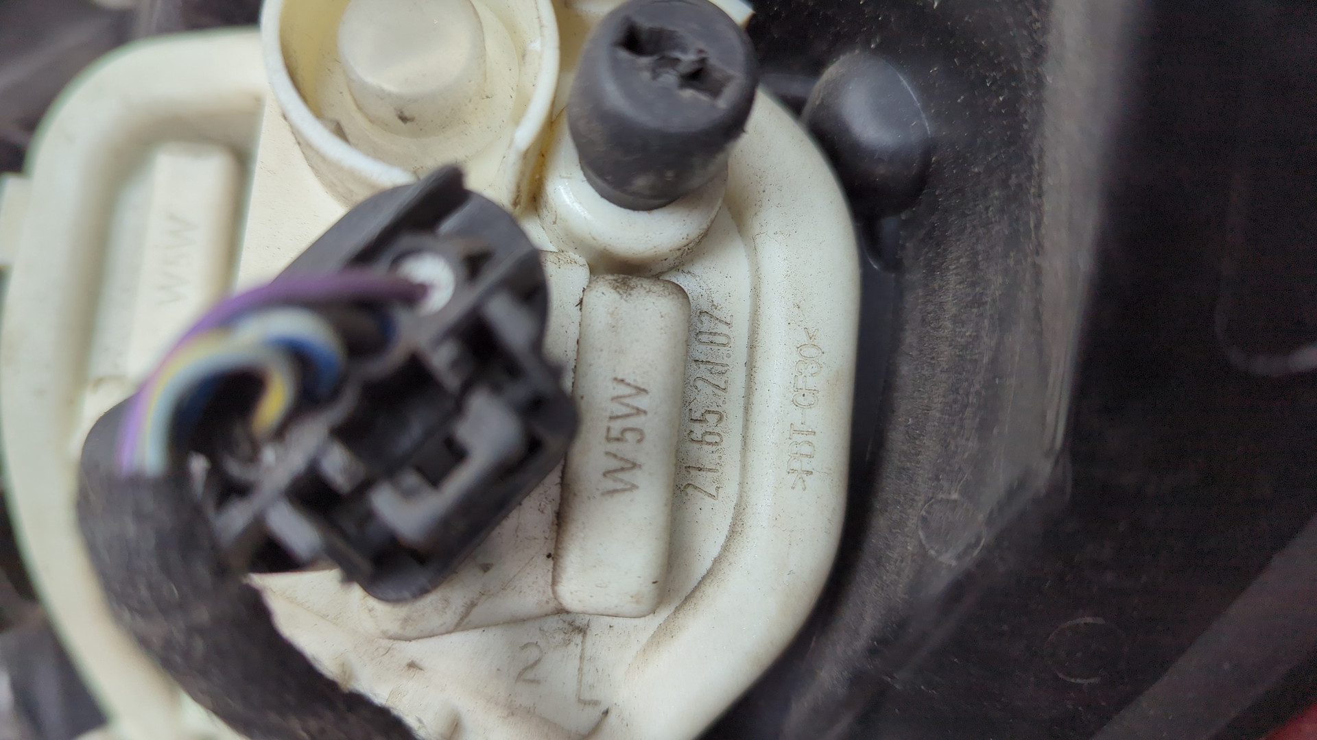 Фонарь задний левый